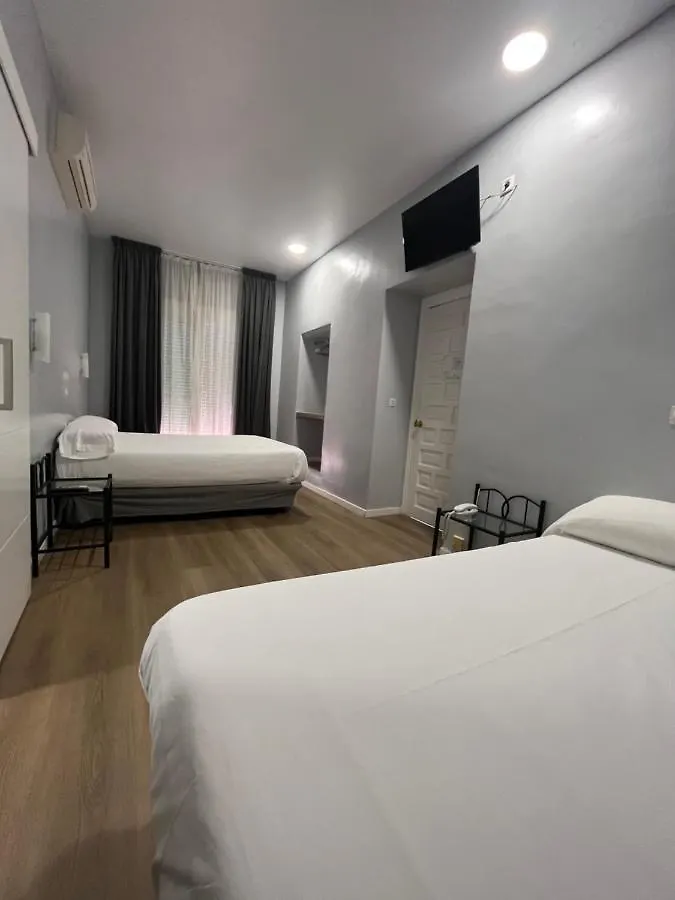 Hostal Atenas Севилья 2*,